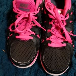 Nike dual fusion run 2 .  size 7 shoez